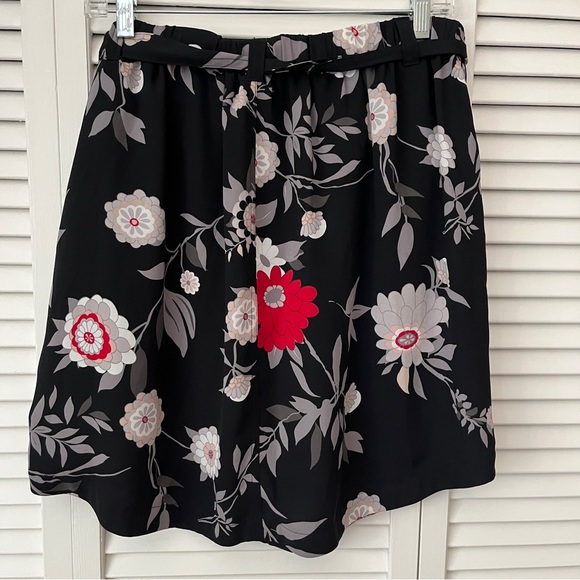 Loft Mini skirt floral print round hem, lace tie on waist with pockets, Size M - Picture 5 of 9